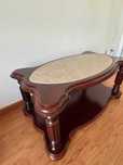Mesa de centro clássica com tampo em mármore – 90€