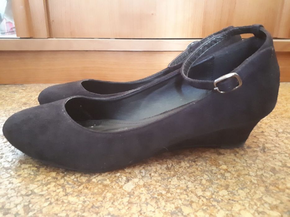 Sapatos de camurça com presilha, da Marypaz, tamanho 38, como novas