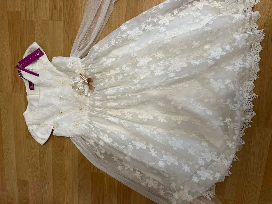 Святкова сукня для дівчинки