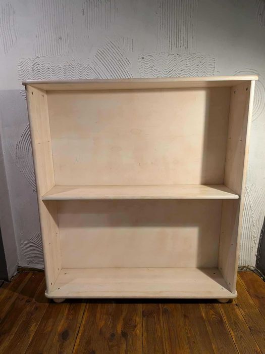 rezerwacja     Regał drewniany biały na książki na zabawki