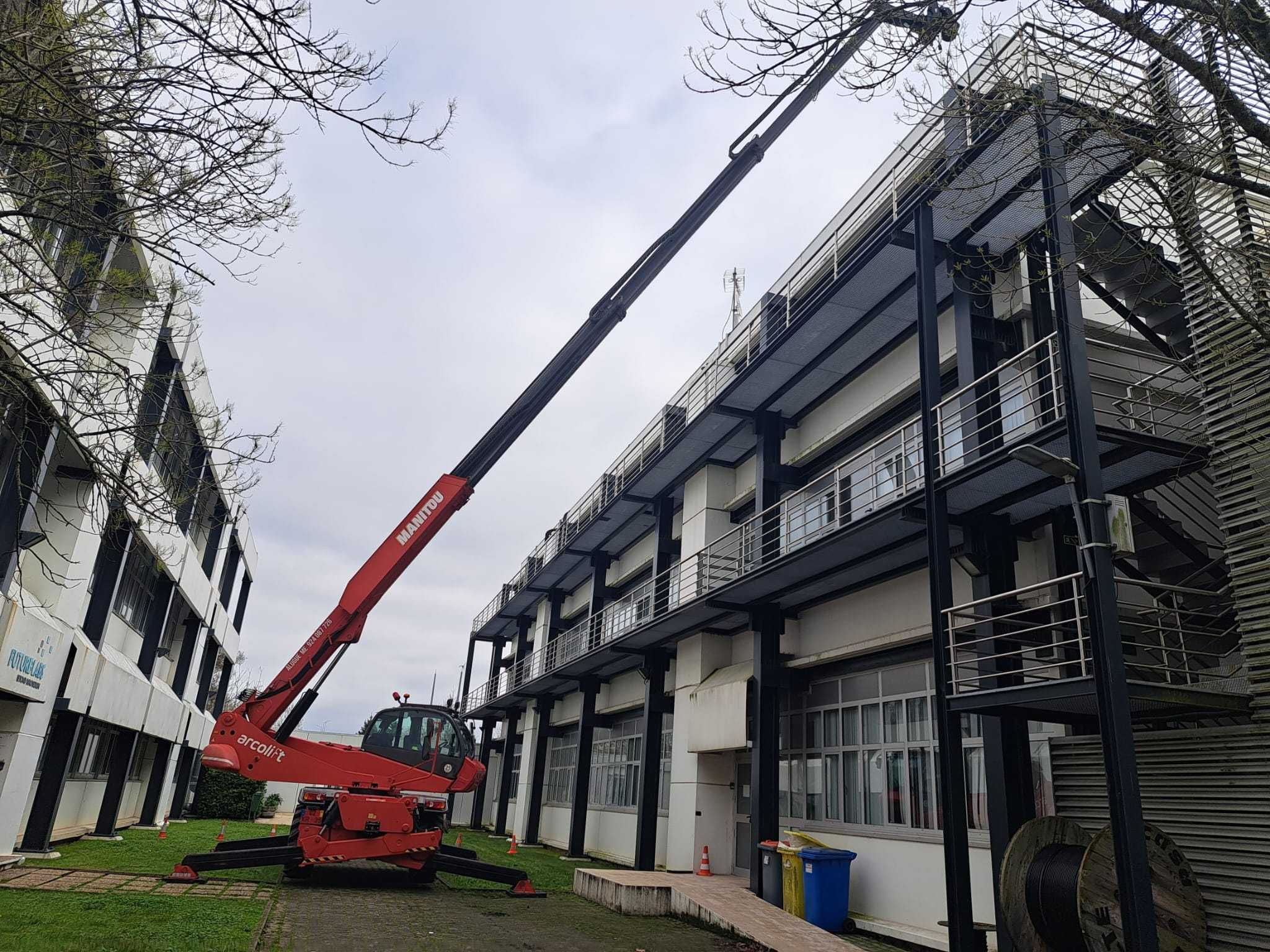 Serviço Com Operador de Empilhador Telescópico Rotativo MANITOU 25m!
