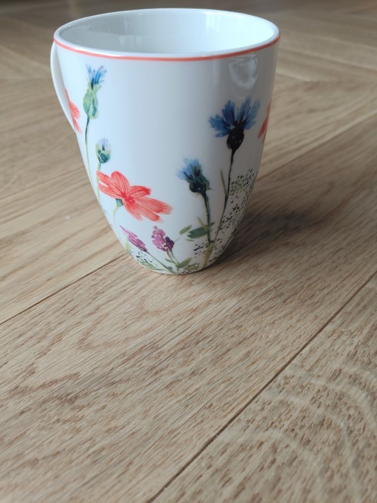 Porcelanowy kubek w polne kwiaty
