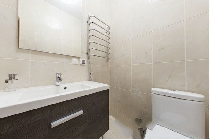 Дом в коттеджном городке с выходом на воду, Козин, Дамба