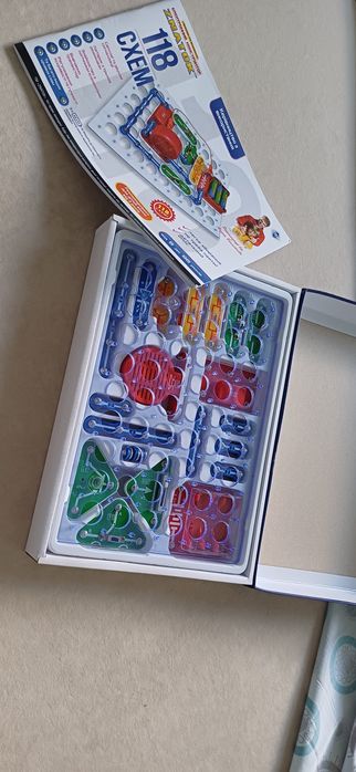 Електронний конструктор Знаток