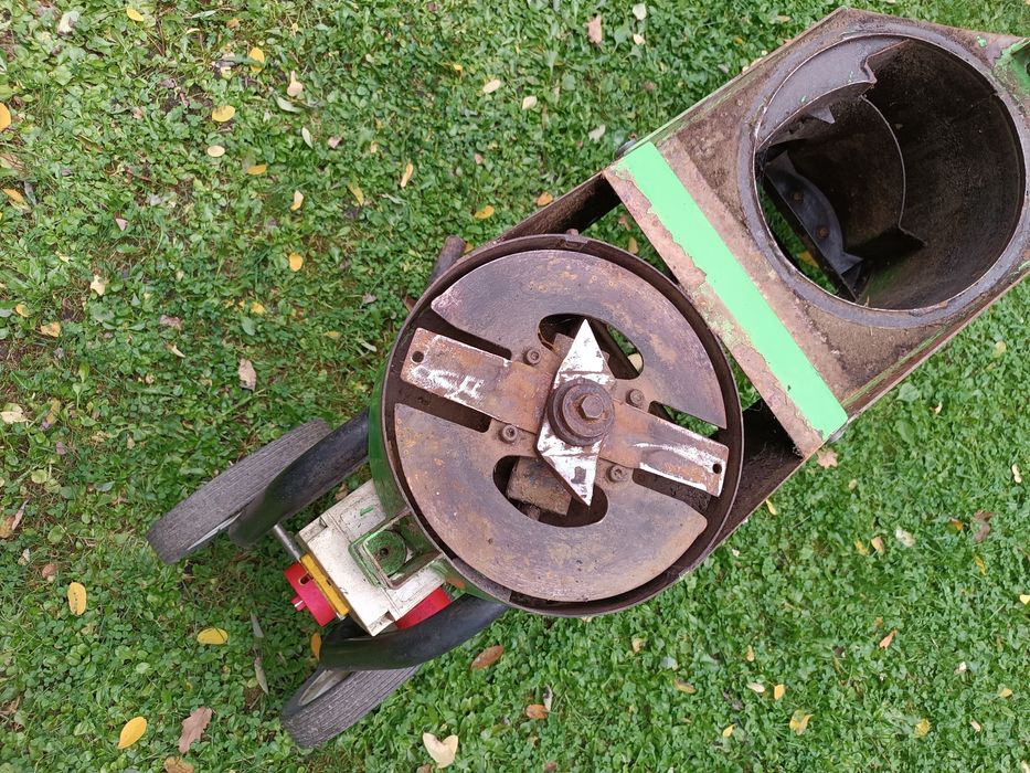 Rozdrabniacz do gałęzi i kompostu Viking na siłę