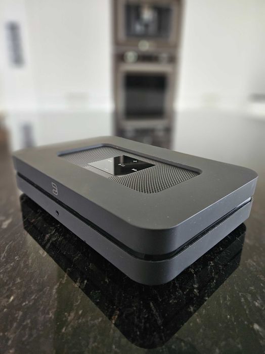 Bluesound Node 2i strumieniuje muzykę do dowolnego systemu audio