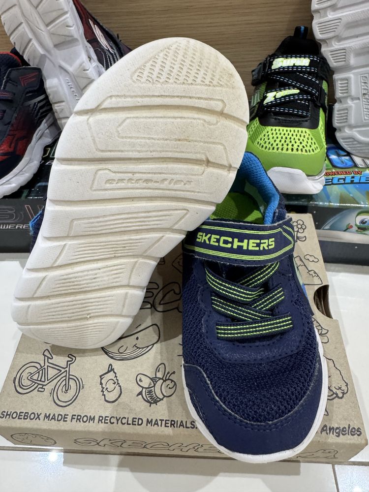 Vendo Ténis SKECHERS número 24 com luzes como NOVOS