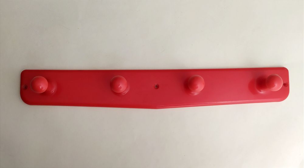 ВЕШАЛКА Пластиковая красная вешалка для одежды полотенец