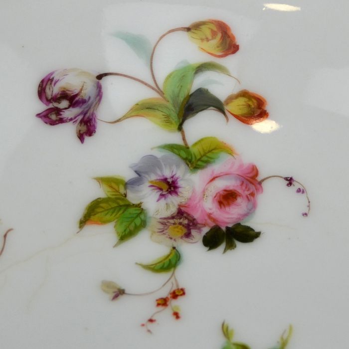 Taça em Porcelana Francesa “Vieux Paris” decorada com flores e dourado