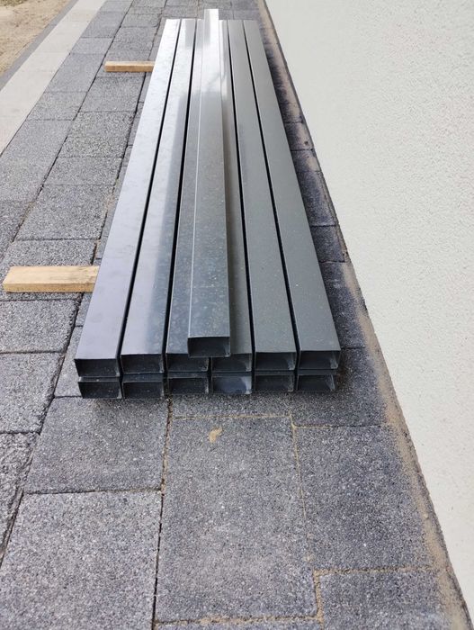 Słupki ogrodzeniowe 6x4 RAL 7016  grafit wys. 2m.