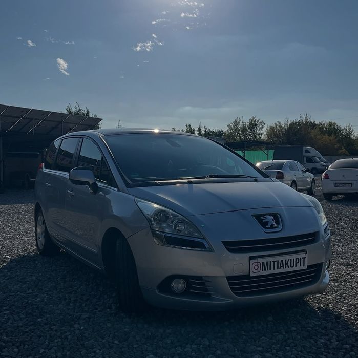 Peugeot 5008 2009 1.6 Бензин