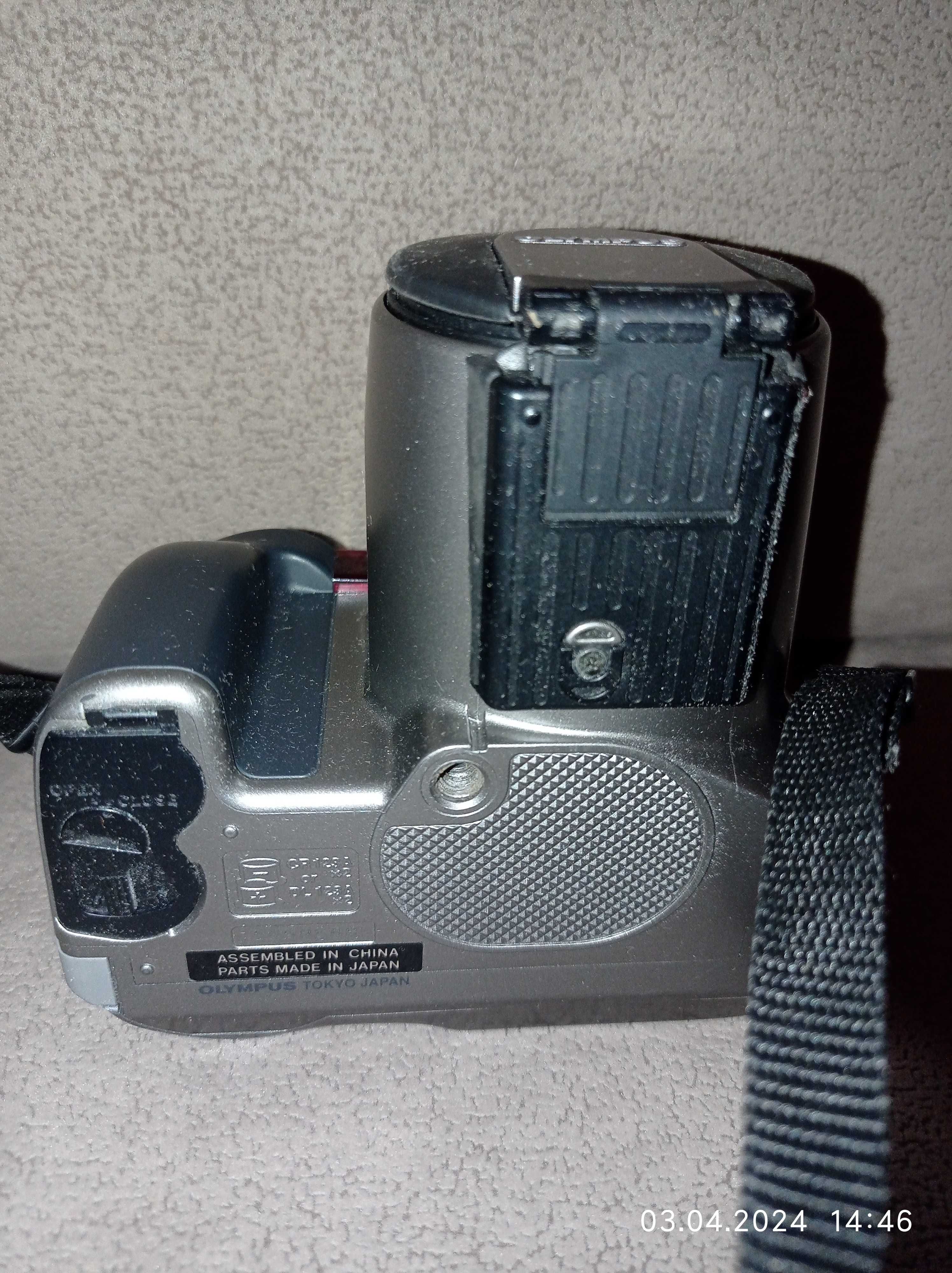 Фотоаппарат плёночный Olympus IS-300.