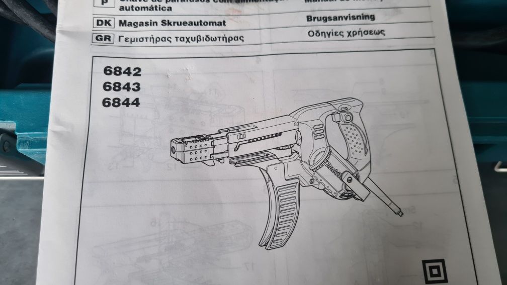 Makita 6842 wkrętarka z magazynkiem prawie nowa