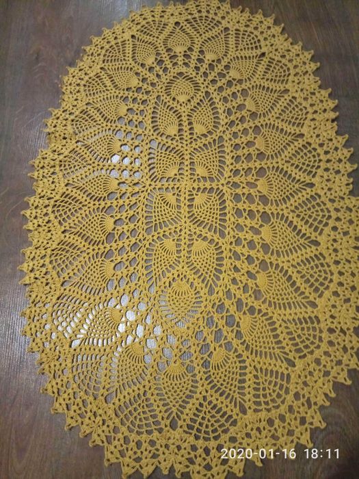 Комплект: скатерть и дорожка горчичного цвета, вязаные крючком