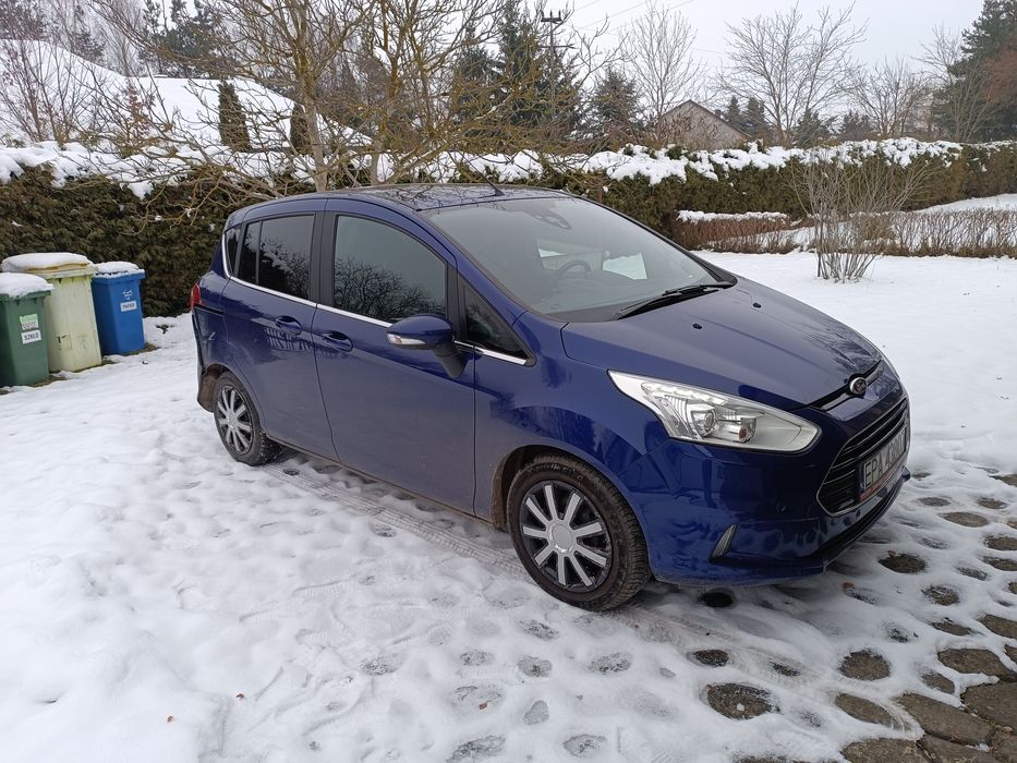 Ford b-max 2017r lekko uderzony w tył