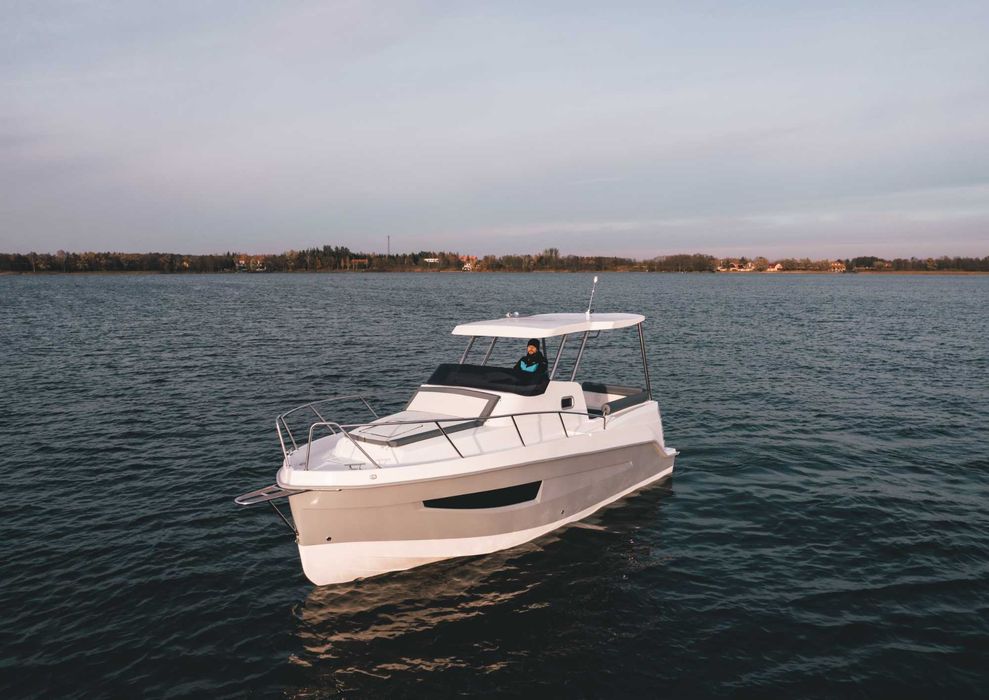 Motorówka Sanat 22 + 115 KM czarter wynajem łodzi jachtu patent Mazury