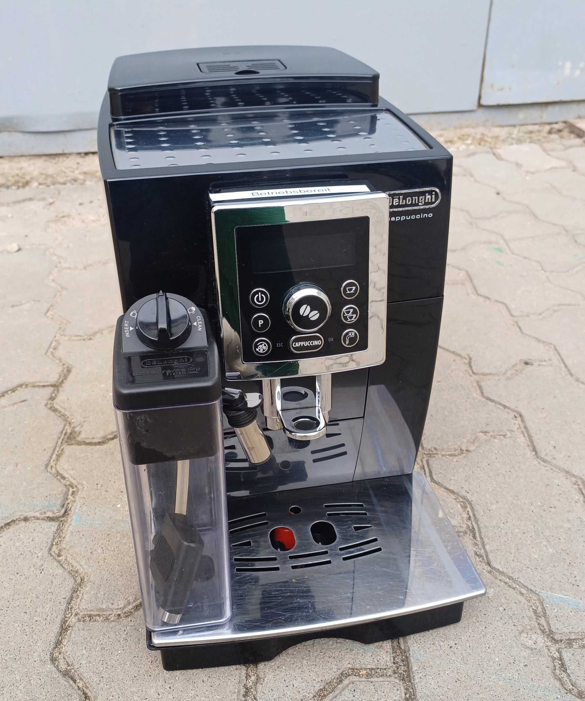 Кавоварка з текстовим меню та молочником 2021р DeLonghi ECAM 23.460 B