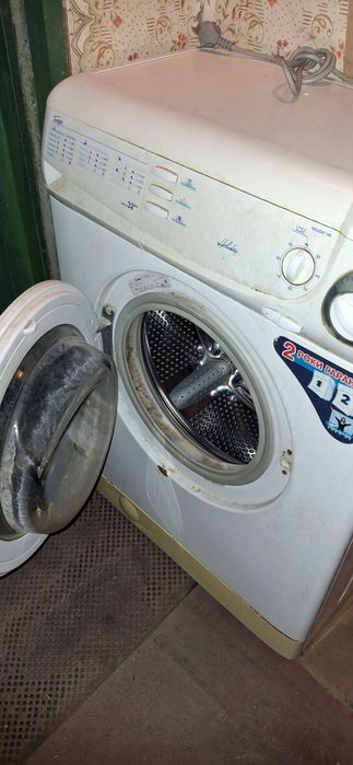 Продам стиральную машину Сandy Holiday 186 по запчастям или всю сразу!