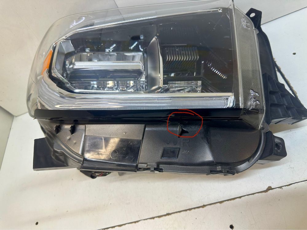 Фара правая Toyota Tundra full led usa 2017 2018 2019 2020 2021