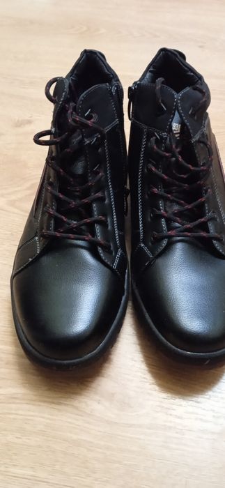 Продам новые ботинки