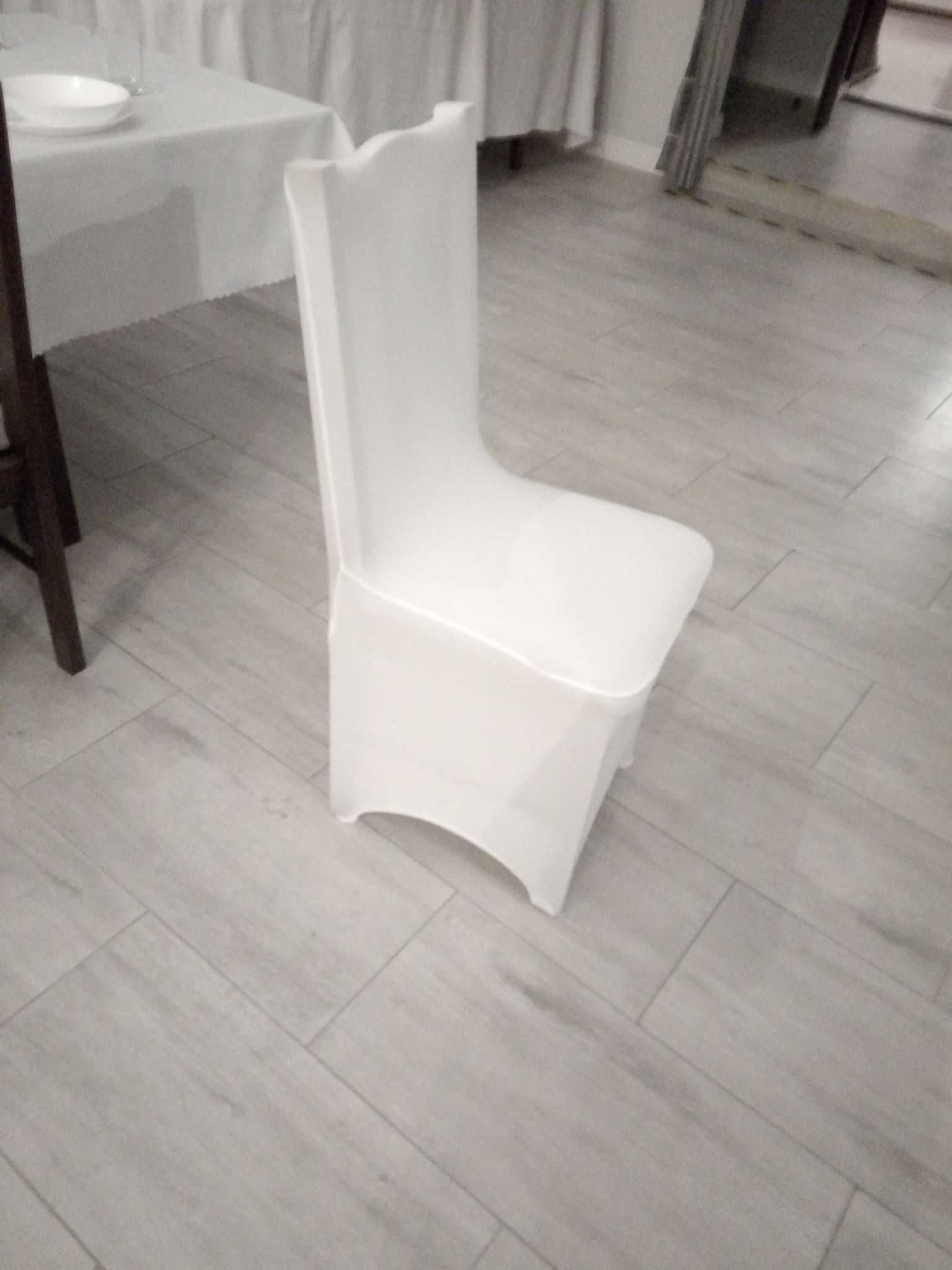 Komunia, wesele - białe pokrowce elastyczne na krzesła - SUPER OFERTA!