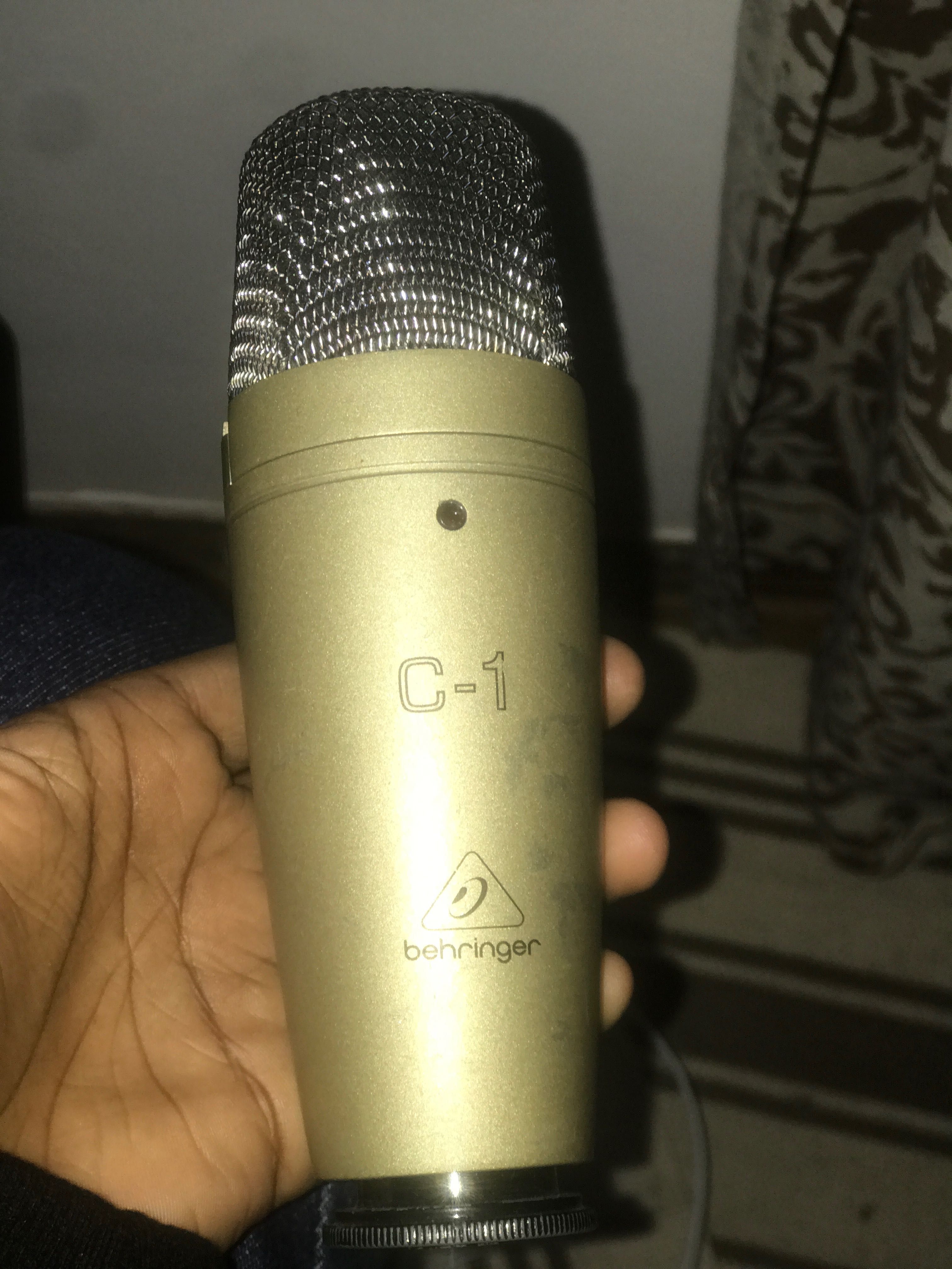 Microfone de estúdio c1