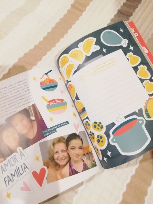 Livro "simplesmente Charli"