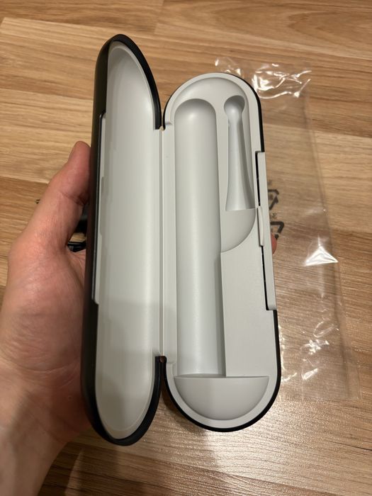 Продам чохол з зарядкою Oral-B IO. Новий, оригінал!