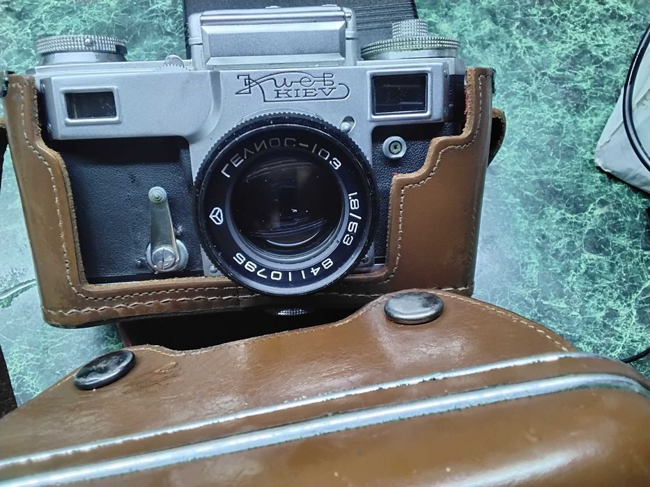 Фотоаппарат Киев 4 с двумя объективами.
