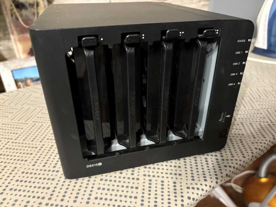 Synology DS415+ 8GB RAM, Intel 4 core