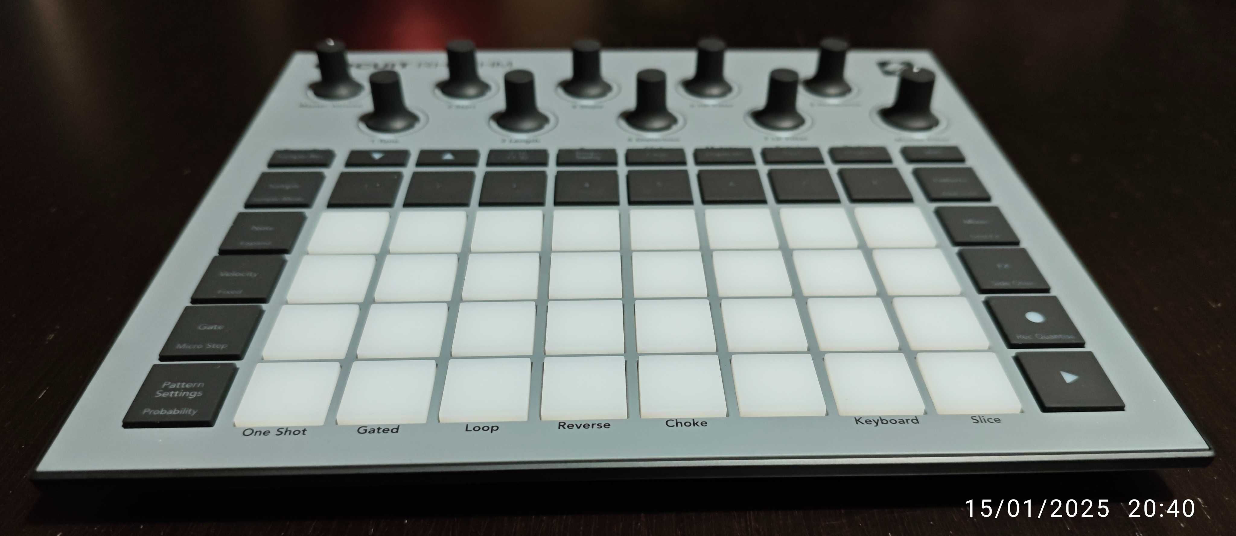 Novation Circuit Rythm em estado imaculado