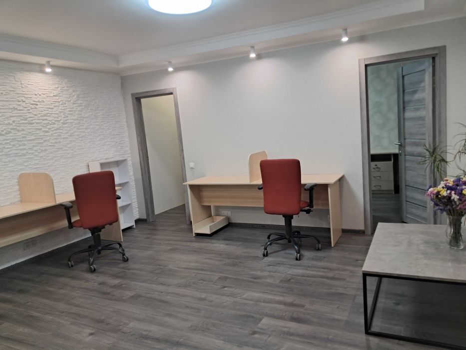 Оренда. Мебльований офіс. 3 кабінети. 50 м. Севастопольська пл.  Без %