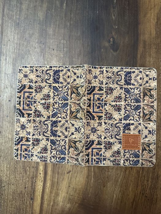 Capa Passaporte em Cortiça - Pintura mosaico em flores