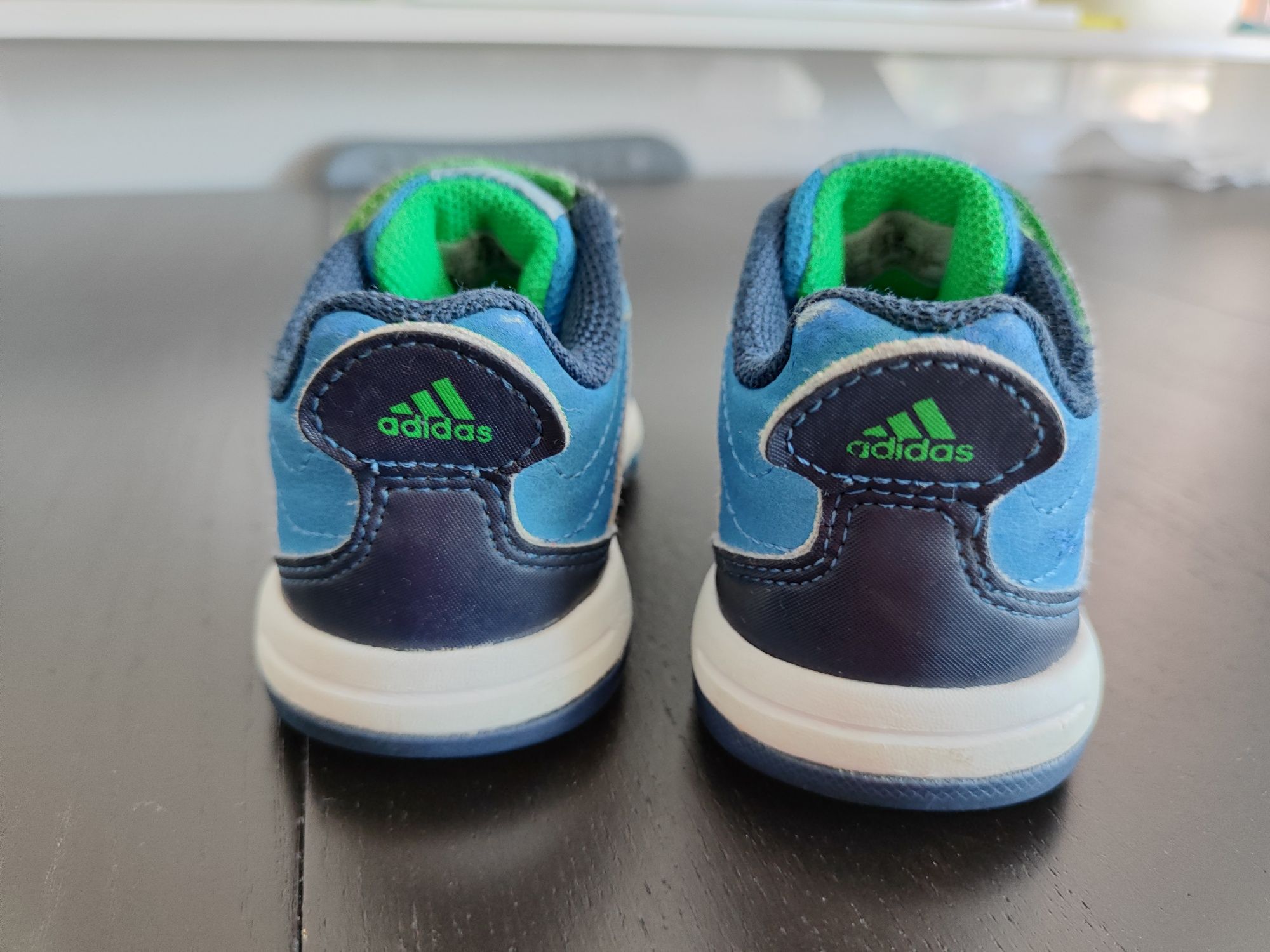Sapatilhas Adidas - Tamanho 23