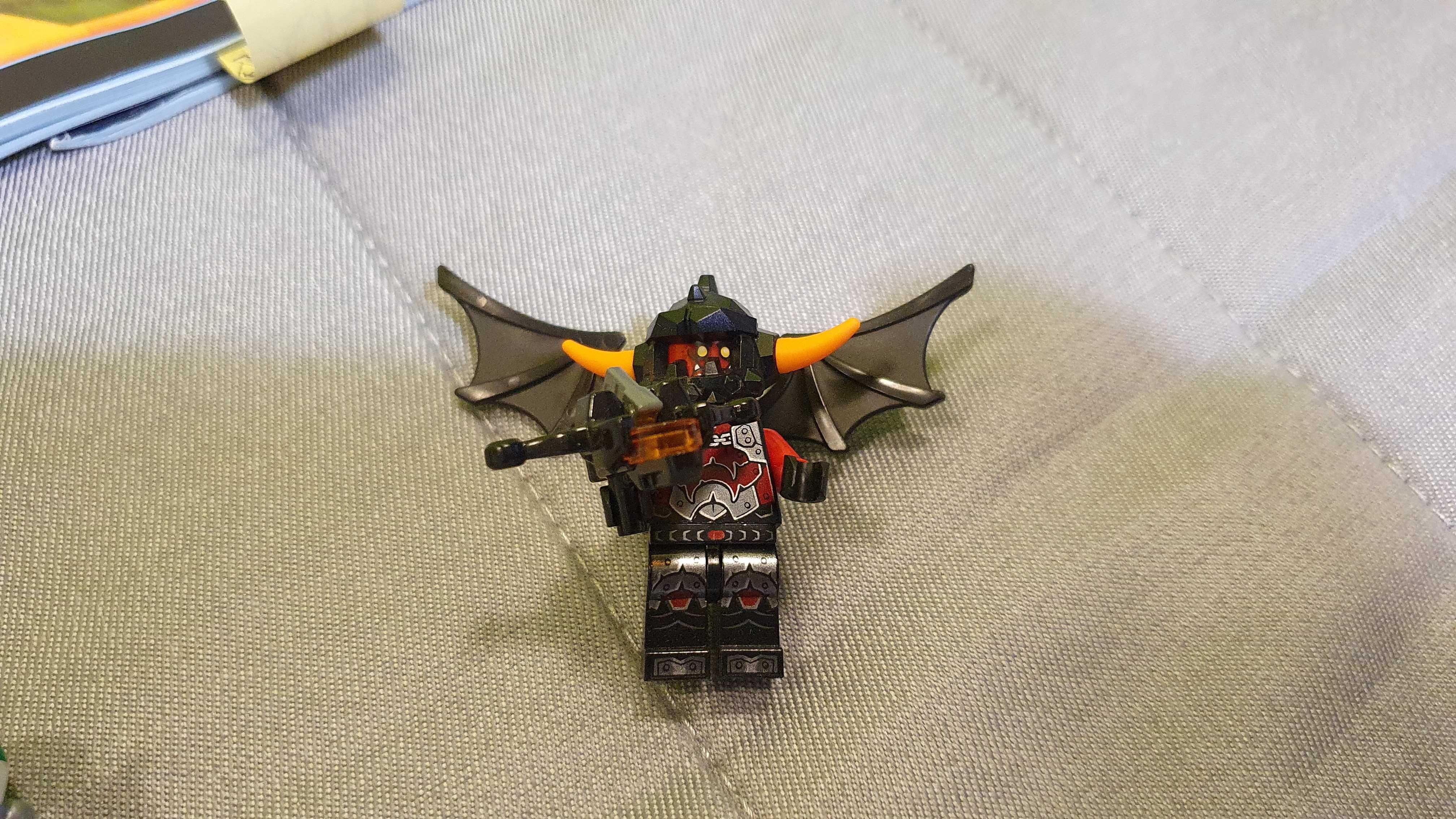 LEGO Nexo Knights Myśliwiec V2 Aarona 70320