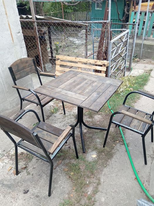 Продам пивной стол и стулья