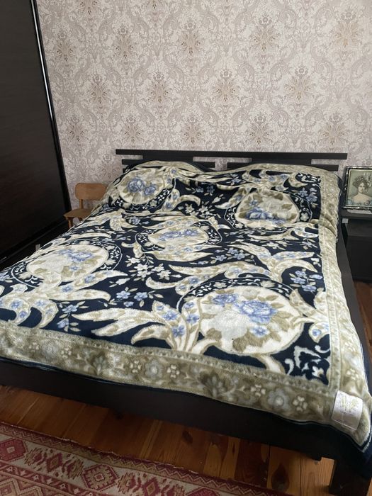 Продам кровать с тумбочками