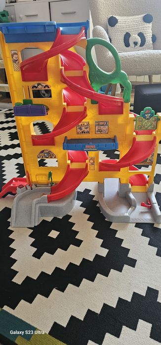 Parking, tor Fisher price dla resoraków