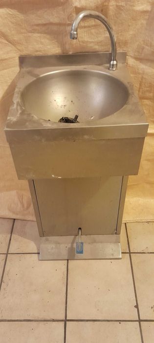 Pio lava mãos em INOX c/ pedal