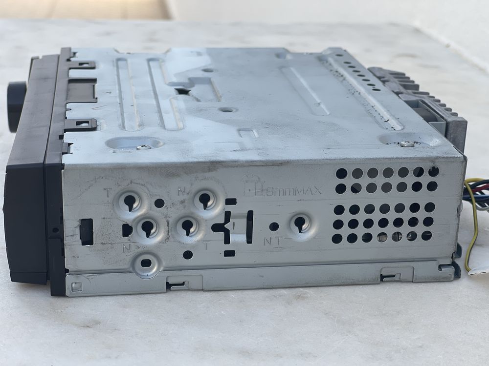 Auto radio Pioneer com USB