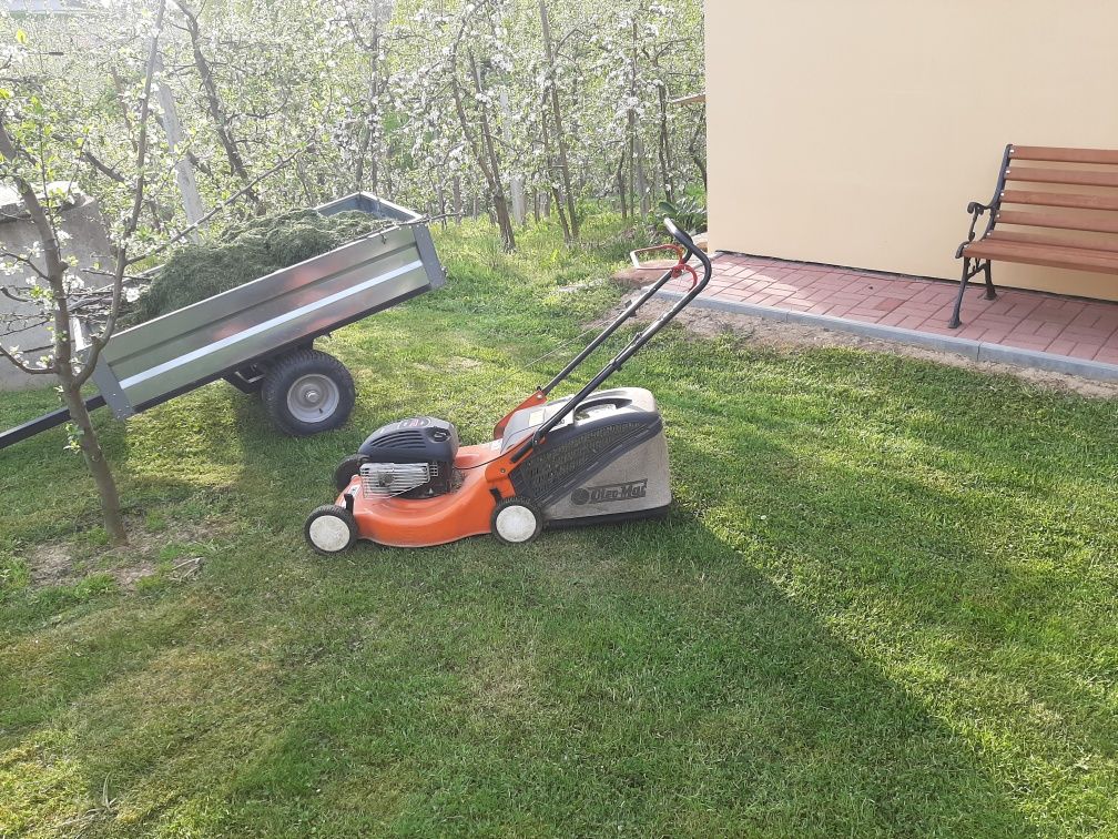 Koszenie trawy,przycinanie żywopłotu,sadzenie drzew itp.