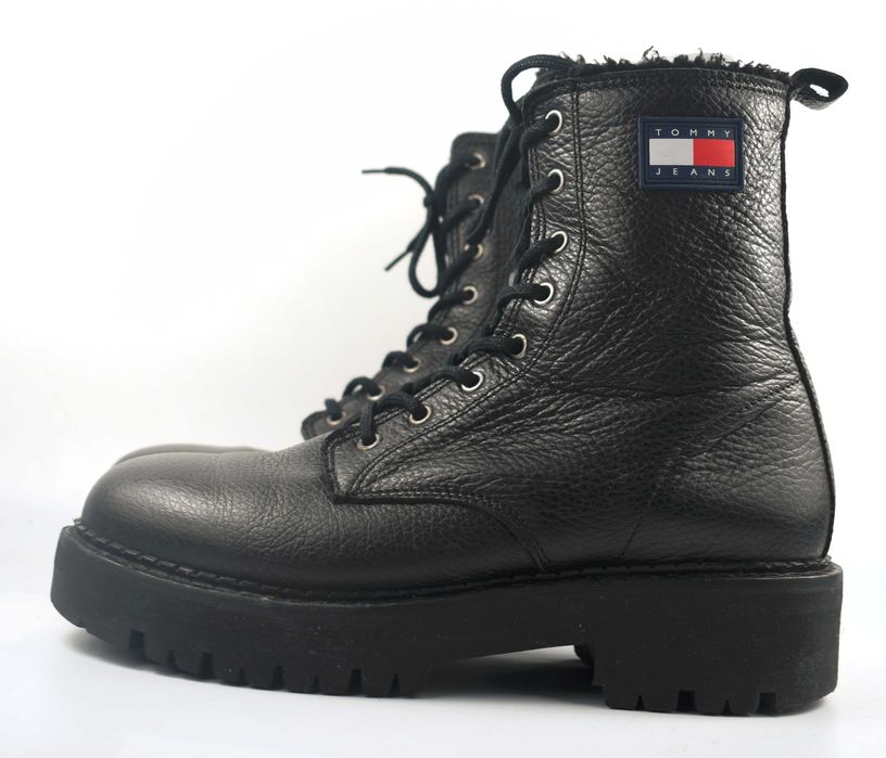 Używane z wadą Buty Tommy Hilfiger Urban Boot EN0EN02317 Bds roz. 39