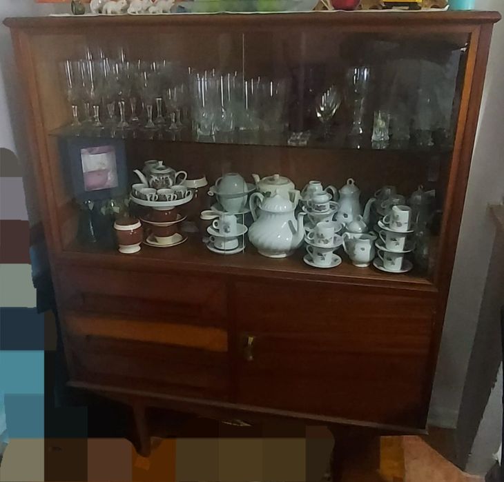 Vitrene antiga em muito boa conservação