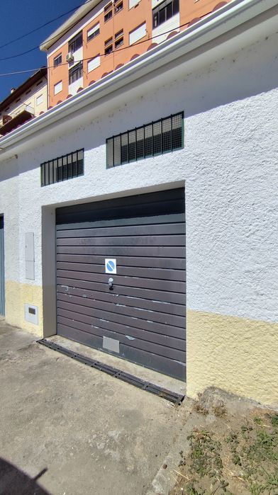Garagem para Arrendamento no Centro de Seia