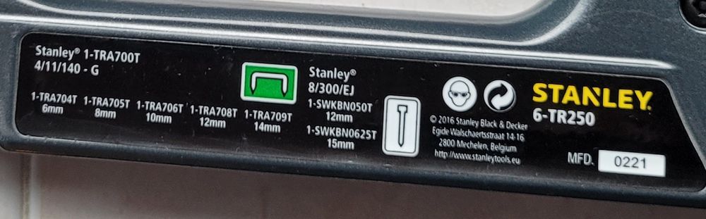 Zszywacz tapicerski Stanley 6-TR250 + zszywki i gwoździe