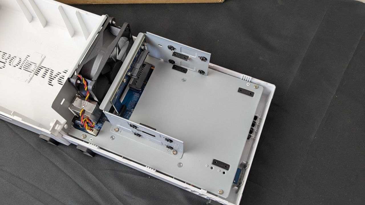 Сетевое хранилище SYNOLOGY DS223j