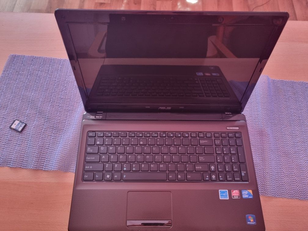 Laptop Asus X52J. Bez dysku.
