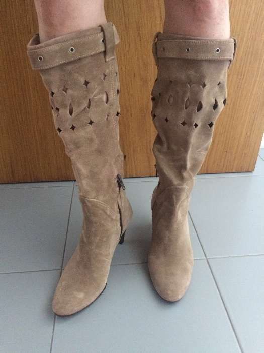 Botas cano alto bejes NOVAS!!! (tam 37)