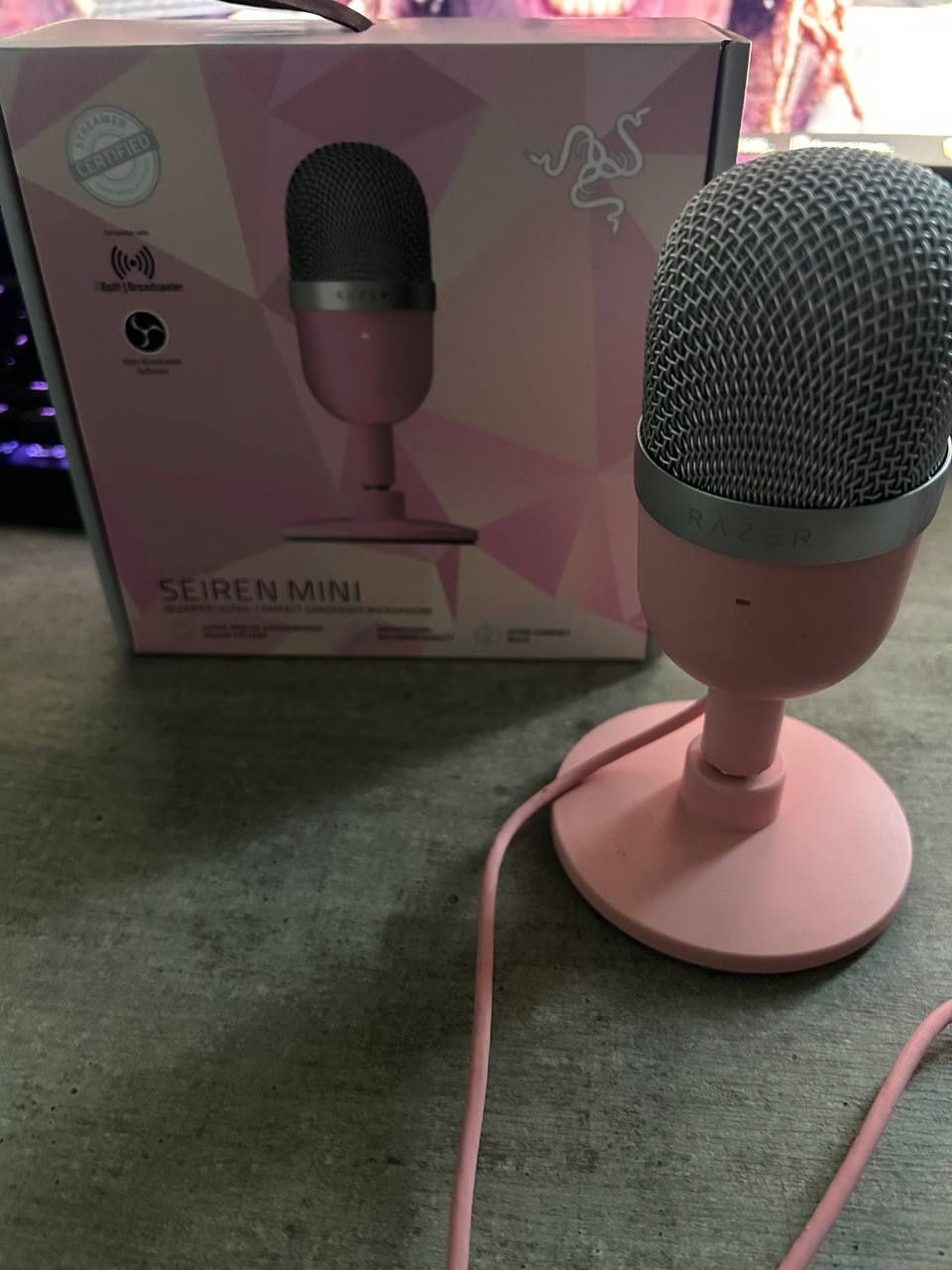 Микрофон Razer Seiren Mini Quartz