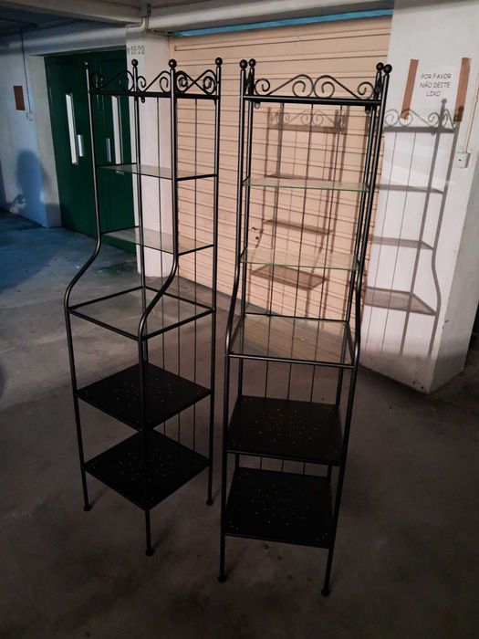 Móvel em Metal e Vidro